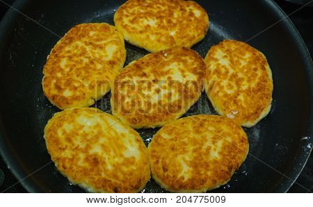 pancakes from cottage cheese baked in a frying pan.