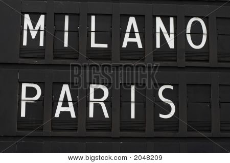 Paris ve Milano - Havaalanı bilgi panosu