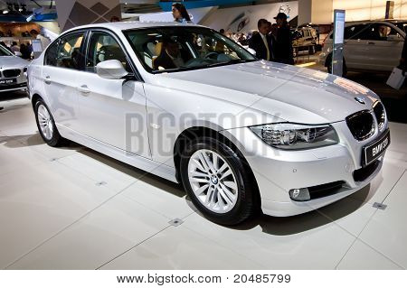 Moscow, Moskva, Rusko - 25. srpna: šedá auto Bmw 320 v Moskvě Mezinárodní výstava Interauto na