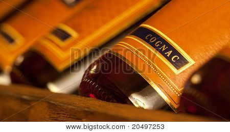 Reichtum-Cognac-Flaschen