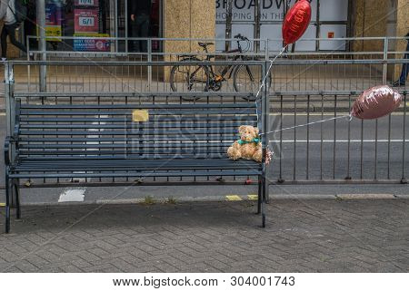 London- Apr, 2019 - Teddy Bear That Was Left On The Wooden Chair By The Road. Hammersmith Road.