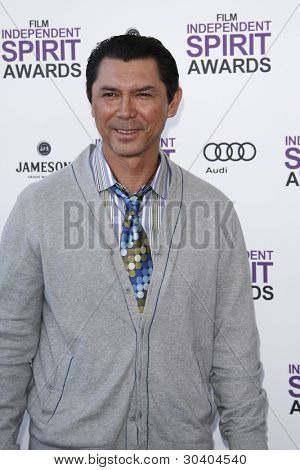 Santa Monica, ca 25 feb: Lou diamond Phillips bei den independent Spirit awards auf Februa 2012-Film