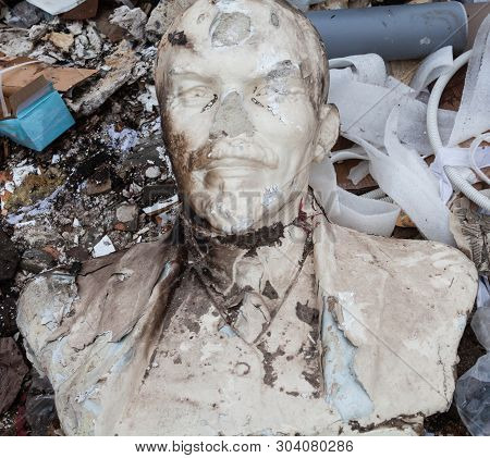 Kyiv, Ukraine -  February 28, 2016: Decommunization In Ukraine. Damaged Bust Of Lenin In The Garbage