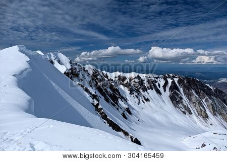 Vacation Travel In Washington. Mount St Helens Crater Rim.  Scenic View Of Mount St Helens Summit. N
