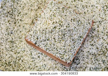 Hemp Seeds, A Super Food For Health That Contains A Lot Of Nutritions And Very Famous Among Paleo An