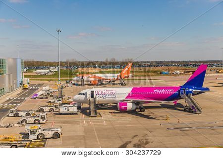 London Luton, England. Pril 2019. A View Of An Easyjet And Wizz Air Plane At Luton Airport In The Uk
