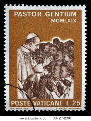 ZAGREB, CROATIA - JULY 03, 2014: A stamp issued in Vatican shows Visit of the Pope Paul VI to Africa, circa 1969.