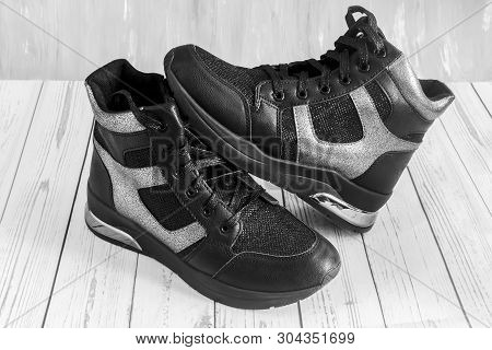 Comfortable Boots With Lacing And Zip Closure.