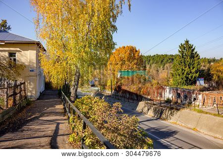 Borovsk, Russia - October 2018: Street Uritskogo In The City Of Borovsk In The Autumn