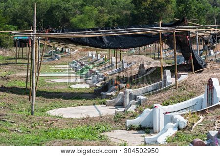 Qingming Festival (qing Ming), Tomb-sweeping Day