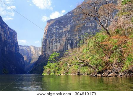 Beautiful rocks and Grijalva river (Rio Grijalva) inside Sumidero Canyon (Canyon del Sumidero) near to Tuxtla Gutierrez, Chiapas, Mexico
