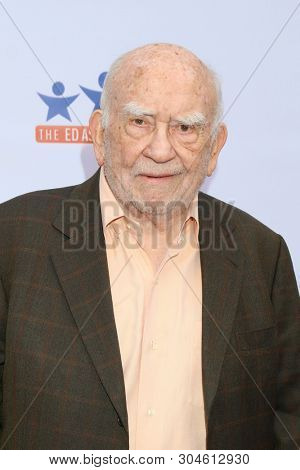 LOS ANGELES - JUN 1:  Ed Asner at the 7th Annual Ed Asner Poker Tournament at the CBS Studio Center on June 1, 2019 in Studio City, CA