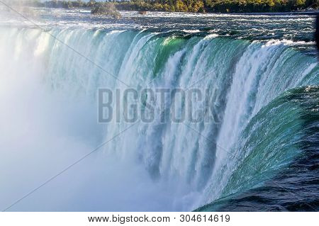 Gorgeous View Of Niagara Falls Landscape.waves Rumbling Against The Rocky Shore.