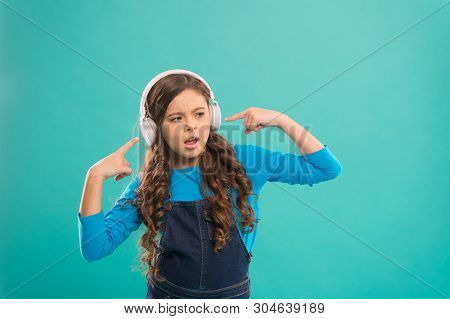 Audio Book. Benefits Audio Lessons. Access To Knowledge. Audio Track. Schoolgirl Leisure. Online Edu