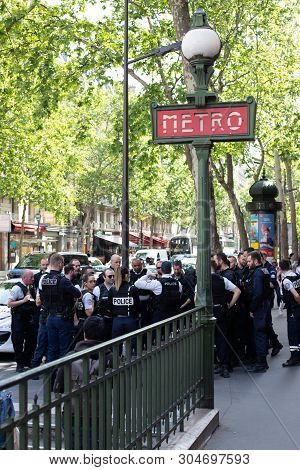Paris, France - May 25, 2019: Police In Paris On The Boulevard Haussmann. There Are A Lot Of Police 