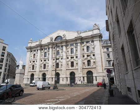 Milan, Italy - May 25, 2019: Mezzanotte Palace Facade And Middle Finger Sculpture In Milan Stock Exc