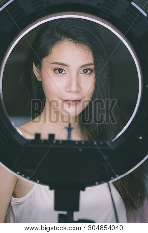 Photo Pass Through The Circle Studio Light Of Beautiful Face Of Asian Model Woman.