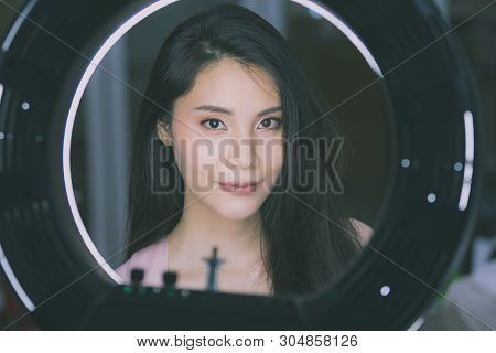 Photo Pass Through The Circle Studio Light Of Beautiful Face Of Asian Model Woman.