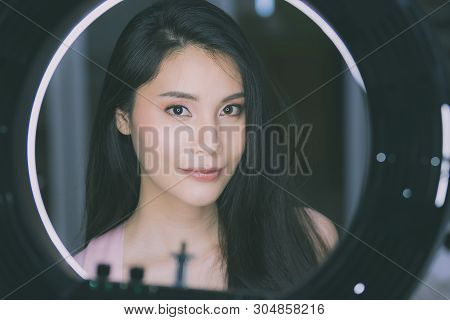 Photo Pass Through The Circle Studio Light Of Beautiful Face Of Asian Model Woman.