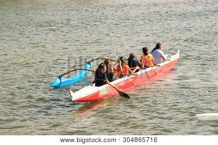 Oahu, Honolu - 4/30/2018 - People Paddeling The Tradional Outrigger Canoe On The Ocean Of Hawaii