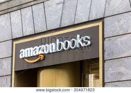 New York, Usa - May 17, 2019: Amazon Books Store In New York City. It Is A Chain Of Retail Bookstore