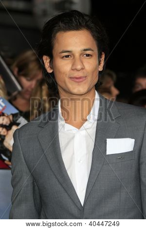 LOS ANGELES - NOV 12: Bronson Pelletier alla premiere di ' The Twilight Saga: Breaking Dawn - parte 