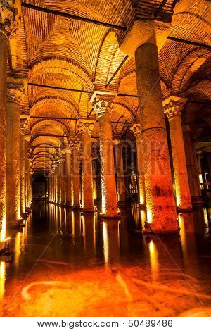Underground Basilica Cistern (yerebatan Sarnici) In Istanbul, Turkey