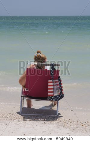 Kobieta relaks na plaży