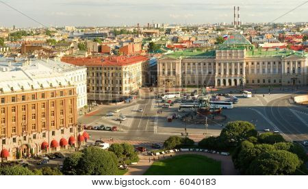 Panoramaudsigt over Saint Isaac Square i St.petersburg, Rusland. Foto taget fra St. Isaac-Ca