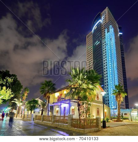 Old And New Architecture In Tel Aviv