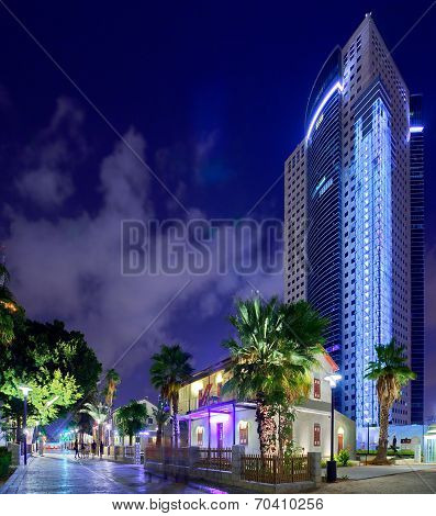 Old And New Architecture In Tel Aviv
