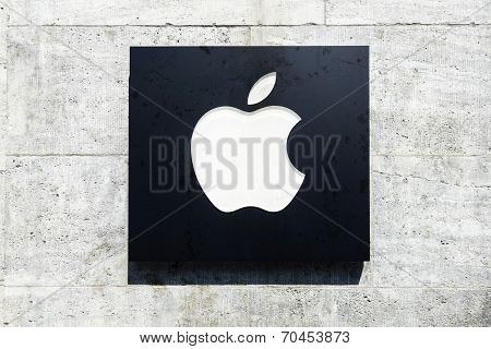 Apple Computer Store Facade Berlin