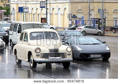 Gaz-20 Pobeda And Lamborghini Gallardo