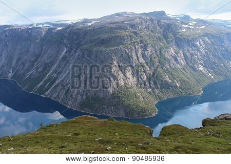 A lake is surrounded the mountains.