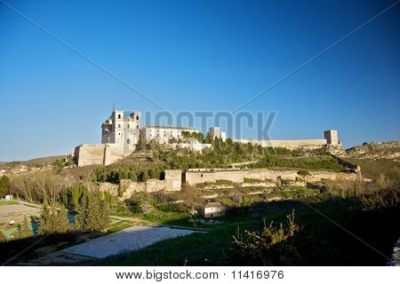Ucles kloster og borg