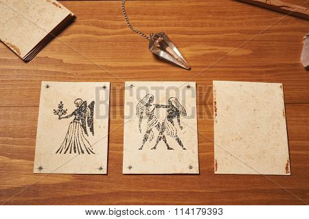 Clairvoyance Card With Crystal Pendulum
