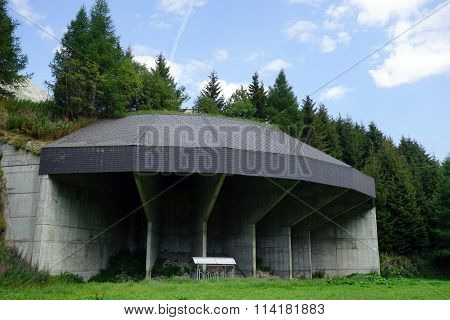Comcrete Building
