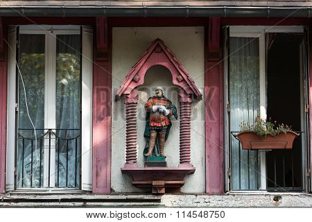 PARIS , FRANCE -SEPTEMBER 10,  2014: Paris Montmartre - the statue on the wall of the ancient house