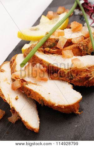 food photos of sliced chicken tikka platter