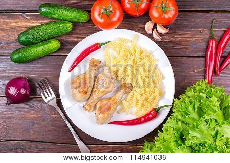 Vermicelli, hot pepper, lettuce leaves, chicken legs fried, and fresh tomatoes on