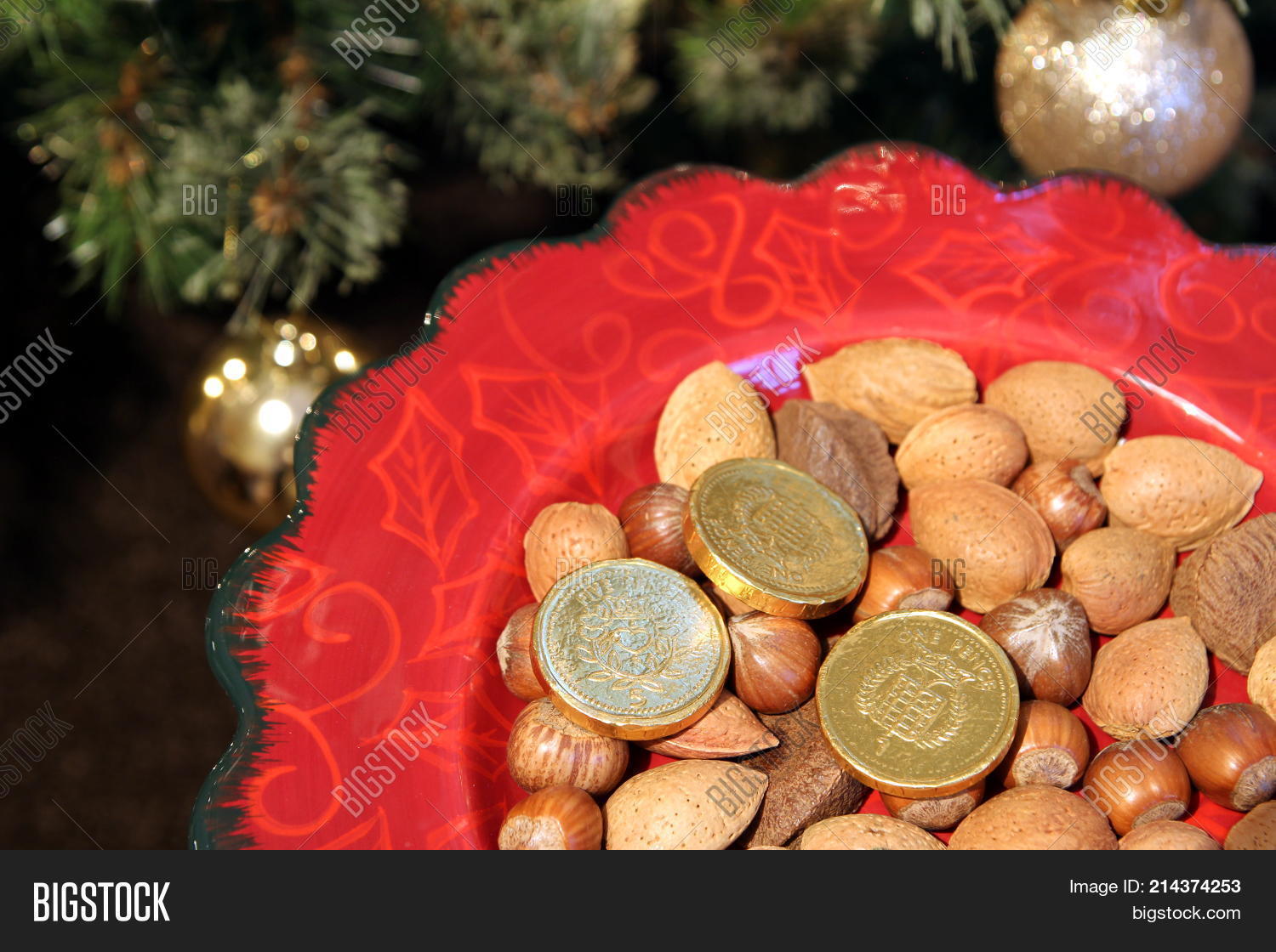 pretty red christmas plate with traditional festive almonds hazelnuts and brazil nuts and chocolat - Christmas Traditions In Brazil pretty red christmas plate with traditional festive almonds hazelnuts and brazil nuts and chocolat - Christmas Traditions In Brazil