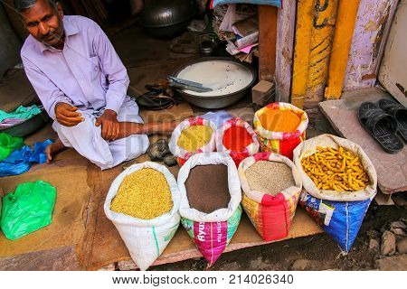 Fatehpur Sikri, India-november 9: Unidentified Man Sells Food At The Street Market On November 9, 20