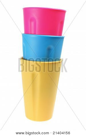 Plastik bardak yığını