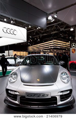 Moskva, Rusko - 25. srpna: Šedá sportovní vůz Porsche Gt 2 Rs na mezinárodní výstavě v Moskvě mimo
