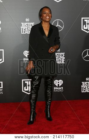 LOS ANGELES - NOV 13:  Tina Lifford at the World Premiere of Justice League at Dolby Theater on November 13, 2017 in Los Angeles, CA