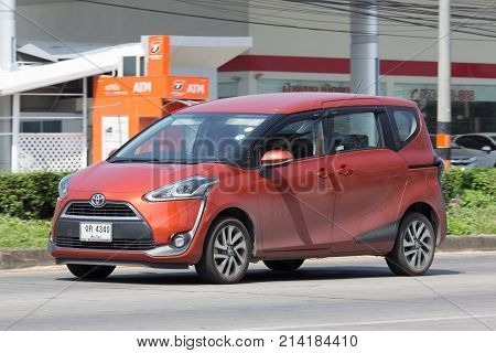Toyota Sienta Mini Mpv Van.