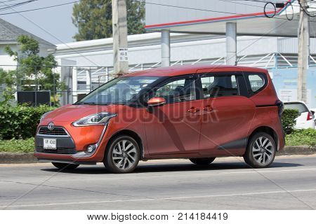 Toyota Sienta Mini Mpv Van.