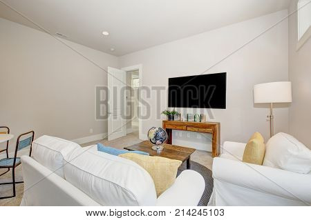 Nice Family Room With Pure White Sofas
