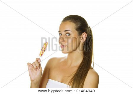 Attraente ragazza con un lecca-lecca