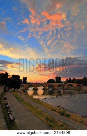 Stone Bridge Skopje lodret